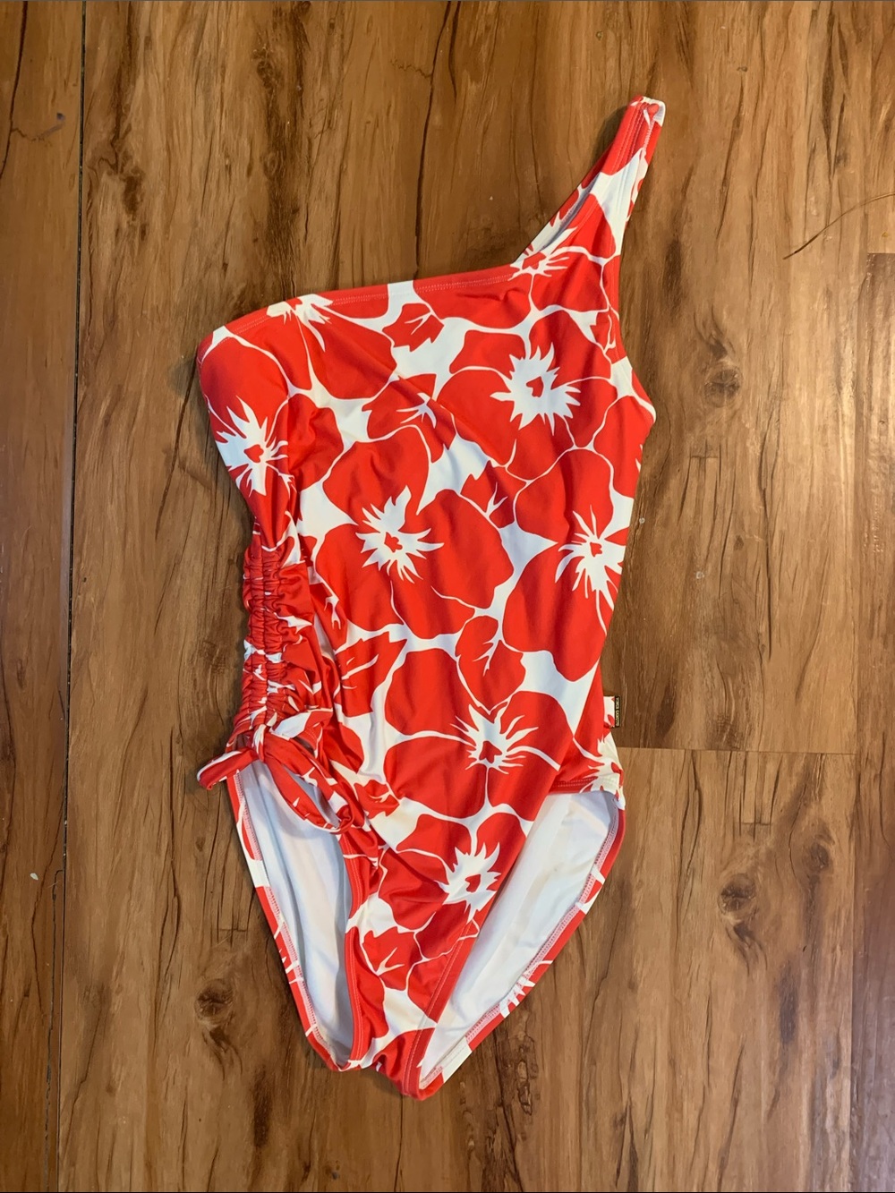 Vince Camuto One-Shoulder Red and White Floral One-Piece Swimsuit Size 8